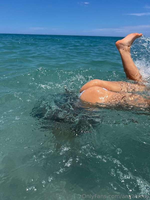 Small blooper from a recent beach photoshoot, I guess we can..