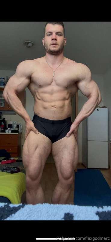 Big and Shredded ! 250lbs of pure beef here😈