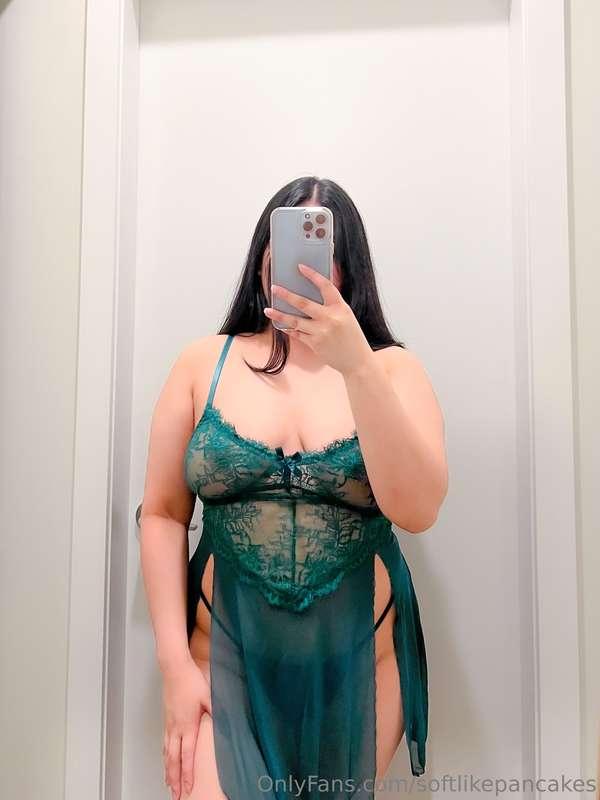 Do you like my outfit? 🥰