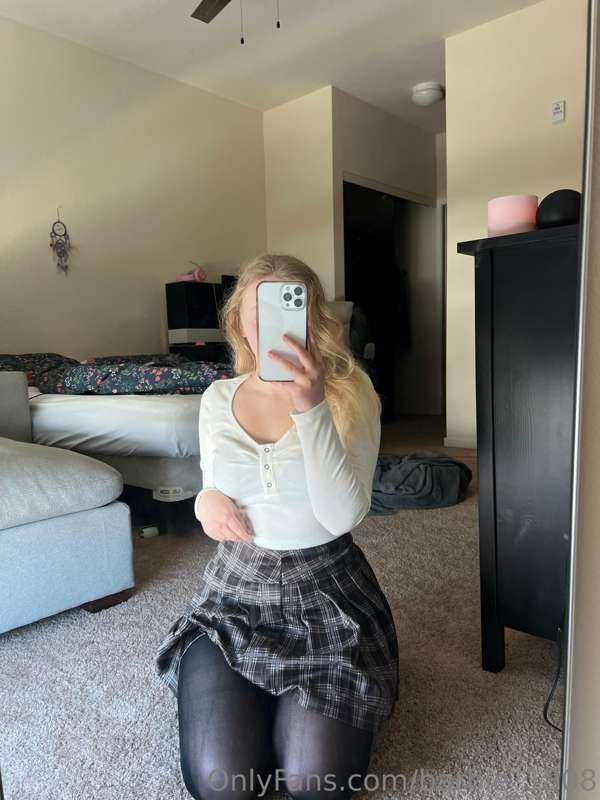 Do you like my outfit daddy? Tip 10$ if you want me to take ..