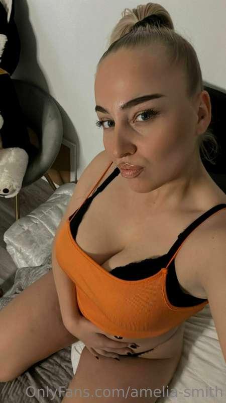 I think orange is my fav color 🧡🍒