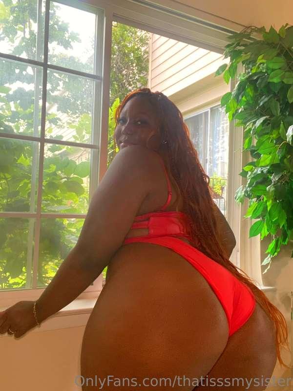 It’s the pretty brown thing driving you wild 🍆😫💦
