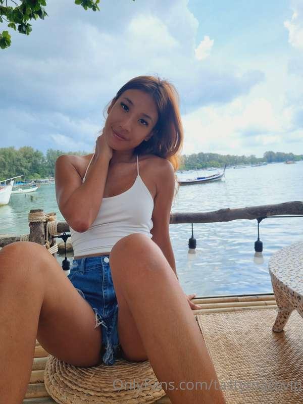I am look so cute and shy person. Do you think I am? 🥰😝😋