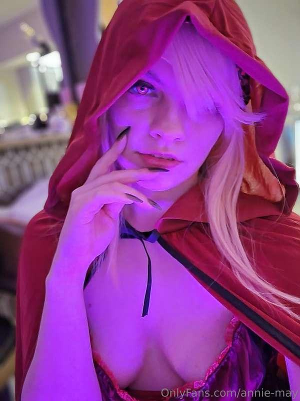 Kitagawa as Red riding hood 🐺