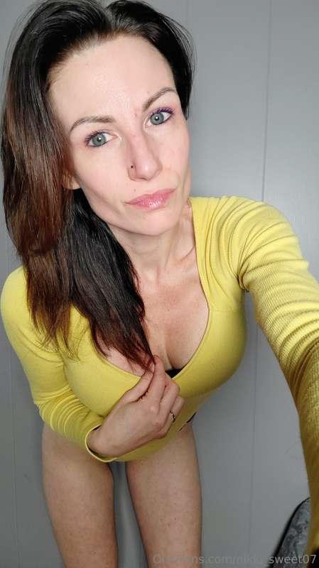 Feeling awful...feed me cock and tell me I'm pretty 😜🤷‍♀️