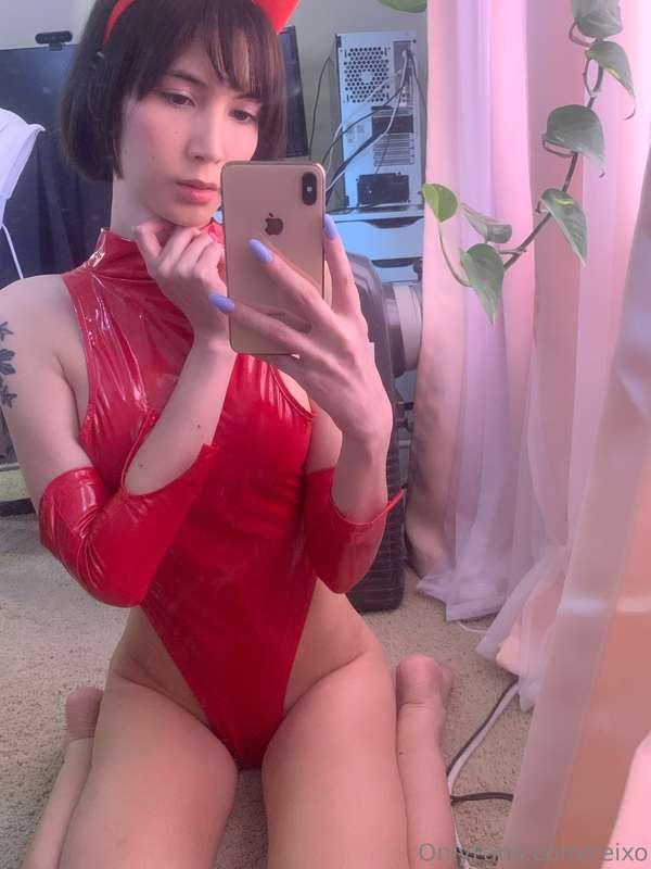 who wants a naughty valentines ppv? 🤭 my debut in something ..