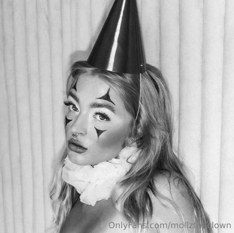 A Monochrome Masquerade 🖤 🤍 