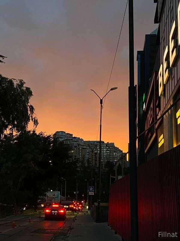 In ❤️ every city the sunset is beautiful in its own way. I l..