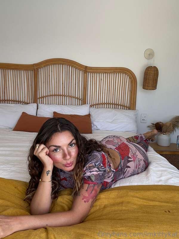 My shoulders are stiff, can you massage them for me?😉