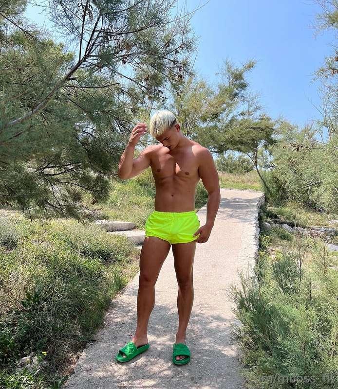 One stroke, and you’re hooked.😈🥵