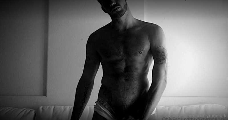 I like to feel something pulsing in my boxers so much, wanna..
