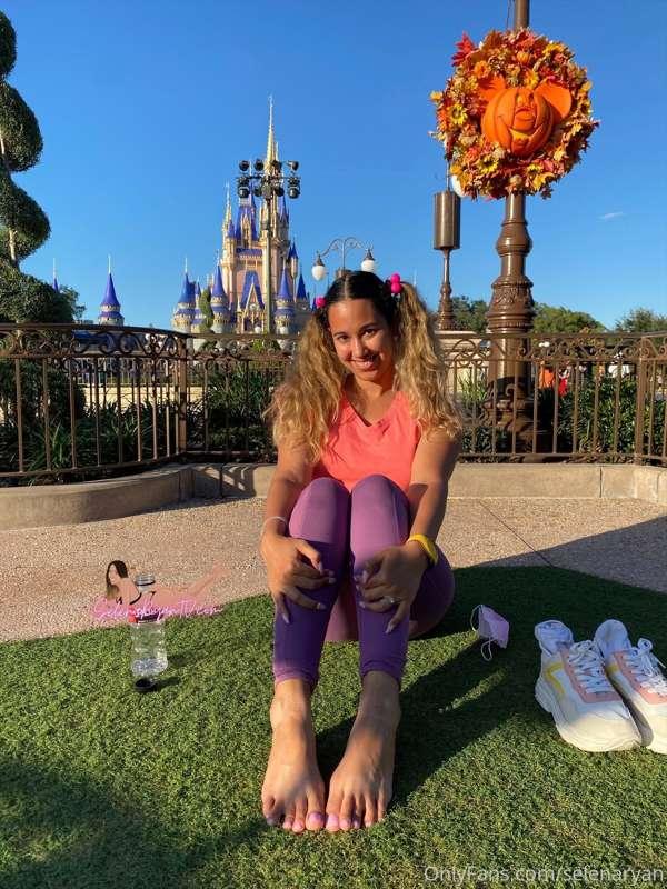 Airing out my toesies at Disney World's Magic Kingdom 🏰🦶🏼
