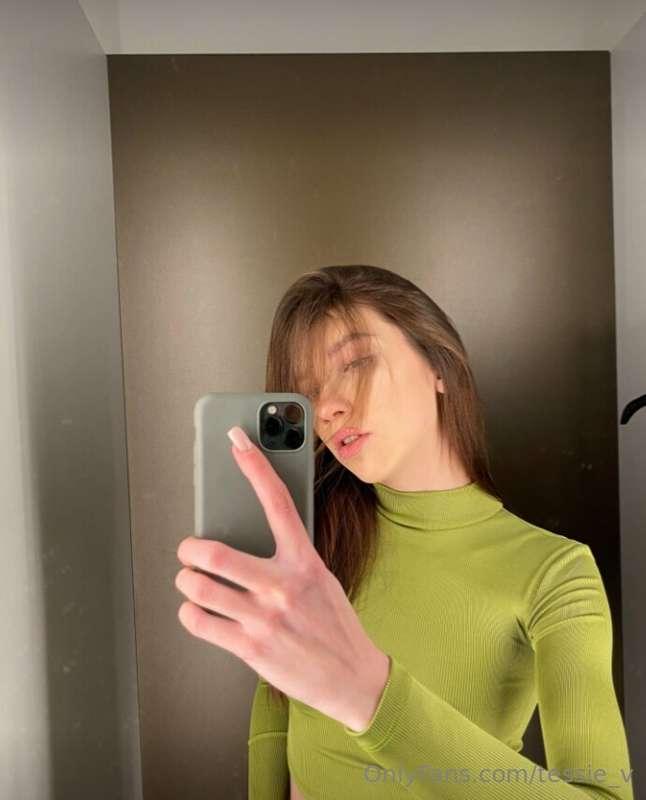 Reflecting in style with a pop of refreshing green! 🌿👚 Embra..