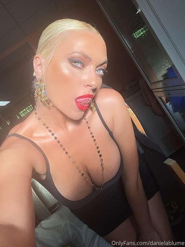 Sabes en que videoclip iba asi vestida ? jij🙈