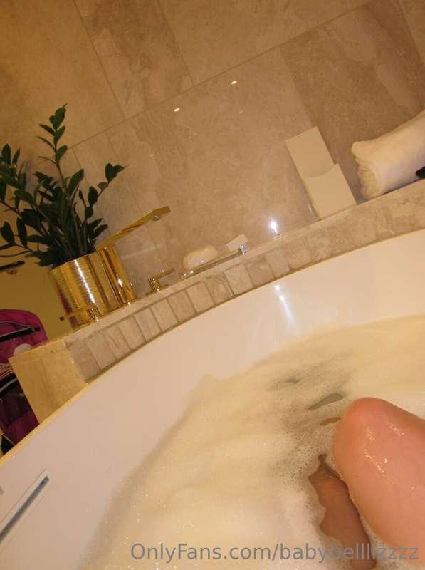 I wish someone was under these bubbles with me 😝