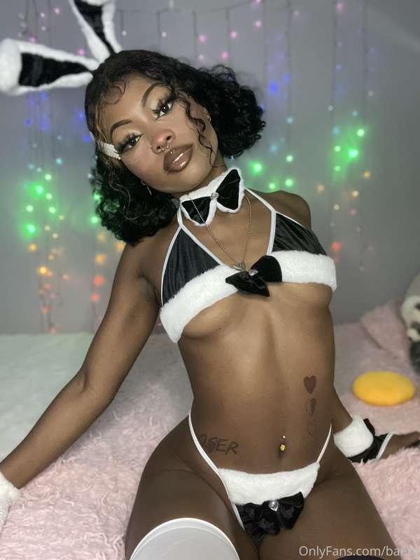 Look at me dressed as a Naughty butler bent over 😍