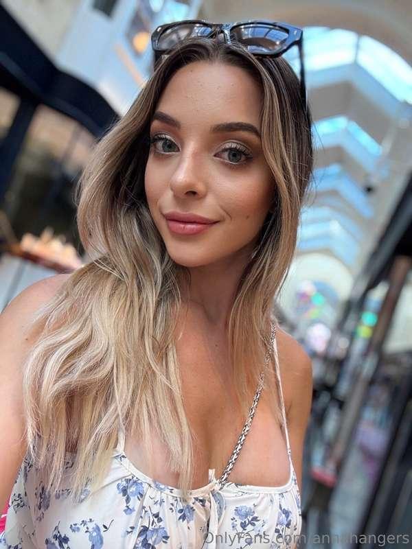 bet you can’t make me blush in DMs… or can you? 😘