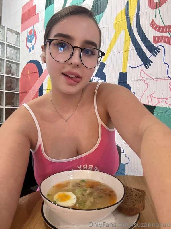 Lanch time🍜 I'm very fond of Japanese and Korean food🥰 What'..
