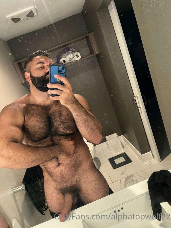 Haven’t taken a bathroom selfie in awhile 🤳🏼

(Excuse the di..