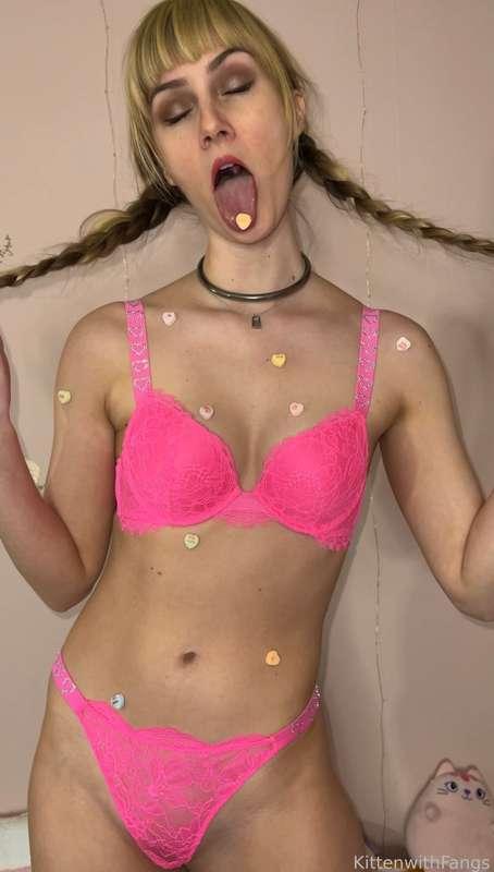 kittenwithfangs image #2