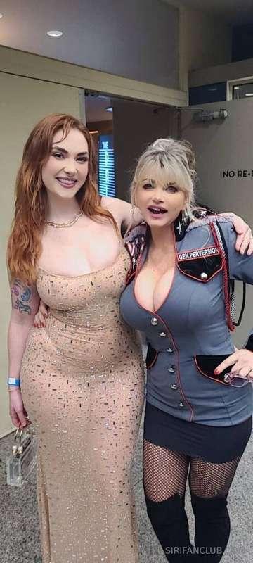a few of my fave ladies! 🤗❤️❤️  @vickyvette  @ryankeely