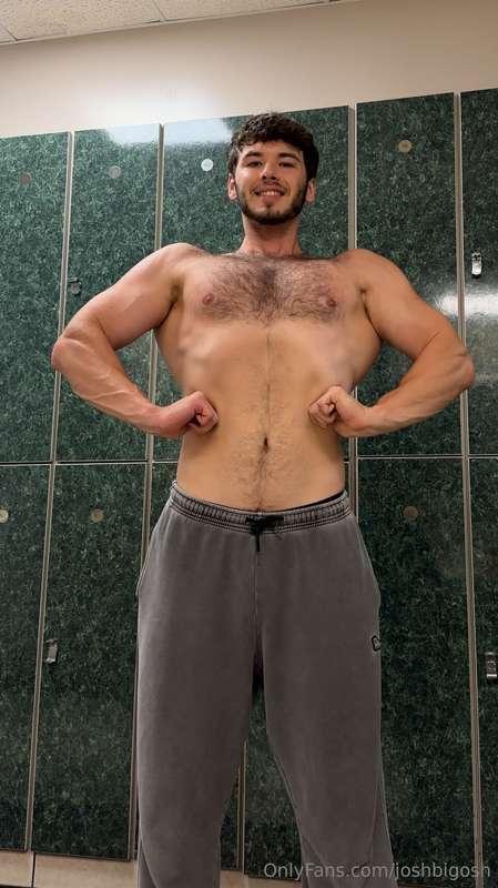 Workout made me horny all over again. Gonna drop a load righ..