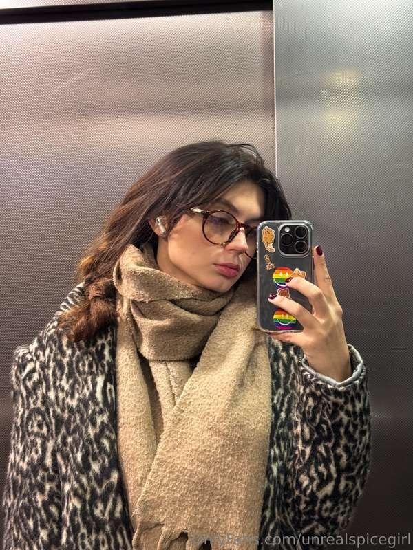 When the elevator mirror becomes the best photographer! 📸😏 W..