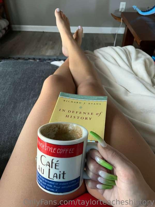My favorite way to start any day 📕☕️
