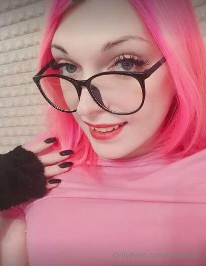 A cute T-Girl @merlinsexy is ready to fulfill all your naugh..
