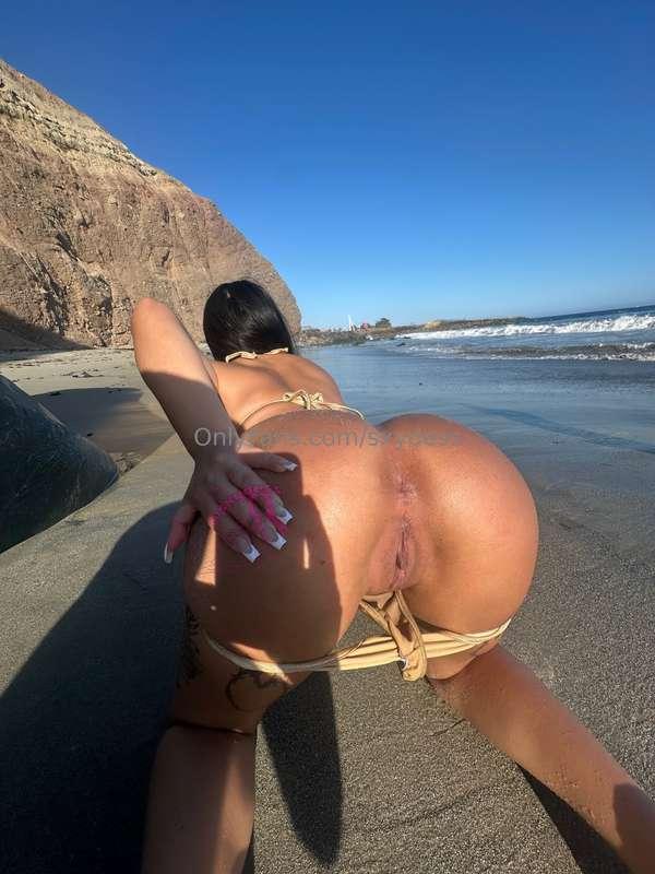 I love the beach 🏖️ 