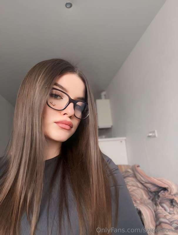 I'm sad because I don't get your messages, so why don't you ..