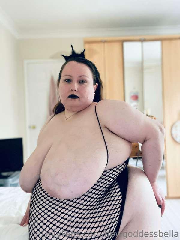 Hanging tits and resting witch face 💁🏻‍♀️