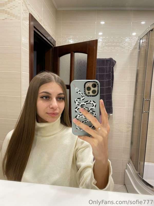 On the wave of my thoughts, where every selfie is like a pie..