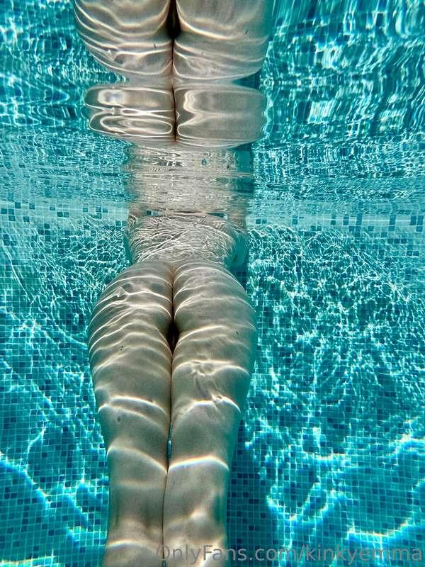 Which underwater pic of my ass do you prefer?