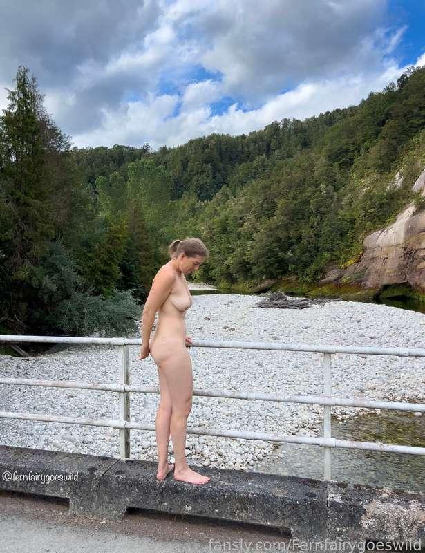 ahhh what an amazing place!! The River with the white rocks and the colourful cliff was so magnificent! I just stripped naked in the middle of the road on the bridge! 😂

#nudist #natural #nakedinnature #publicnudity #outdoors #classy #artistic #mature #curvy