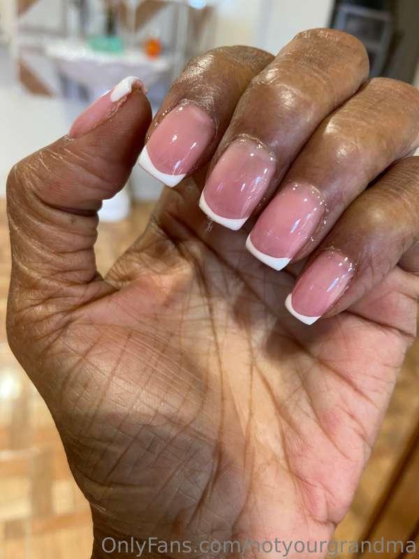 Don’t you love a fresh manicure ?