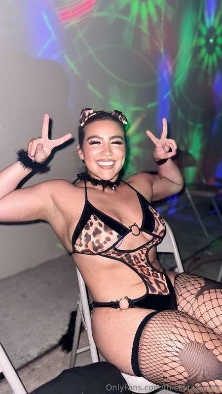 This leopardess can scratch you 😽💋
