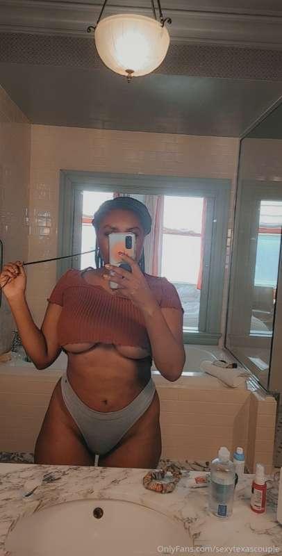 Lizz - Tit Teasers (underboob/tit drop), Ass, and Lizz ridin..