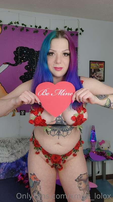 Be mine??? 🌹🌹🌹🌹 @misslolo