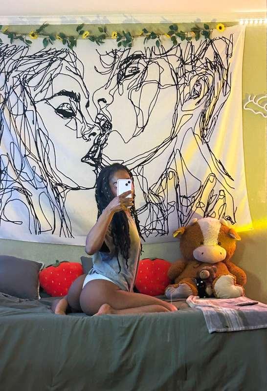 I think you'd like to see me in this position in your room 😏