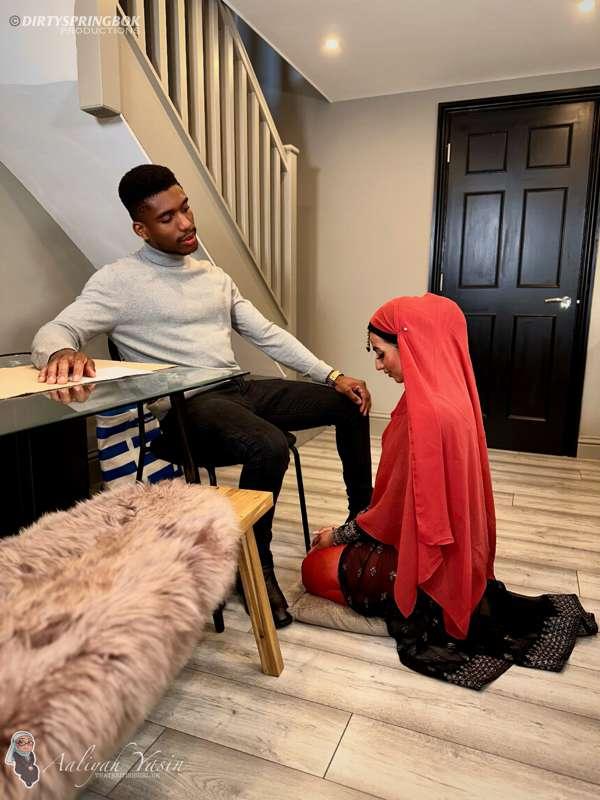 Hijabi goddess serving BBC 😱🥵 ($7 SALE)

Aaliyah’s new hijab..