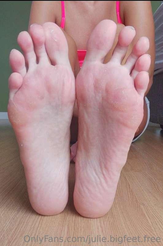 How do you like my size 12 soles? 😏

Subscribe to my VIP acc..