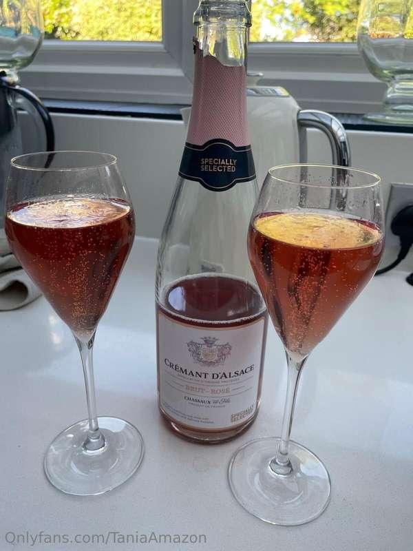 Cheers! Happy Friday!! 🥂😎😃🥂