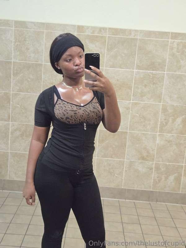 Heyyy y'all what kind of bundle should I make for y'all toda..