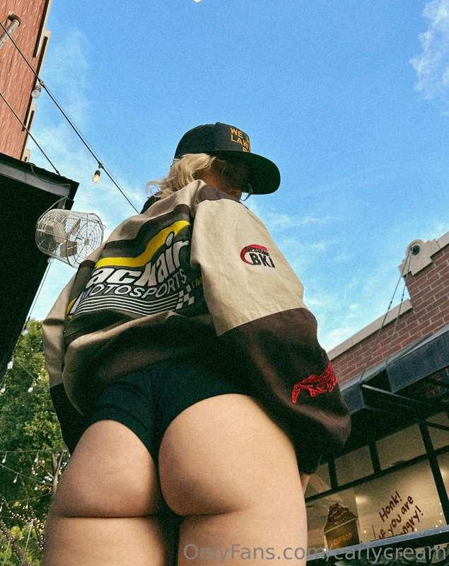 Should I Start Making Public Content babes🍆🍑. Should I Do A ..
