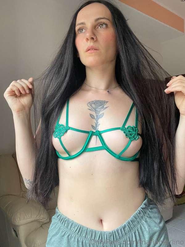 Vuoi vedere come mi tocco mentre ti parlo?🤭
