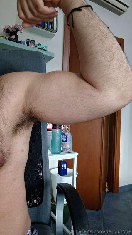 Some light flexing, hope you like it 👀