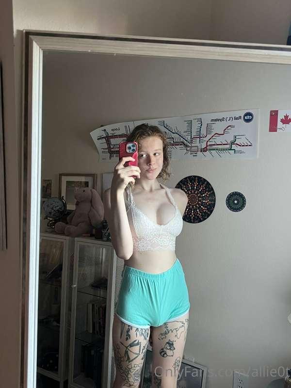 Do you like the light blue on me? 😇🥰