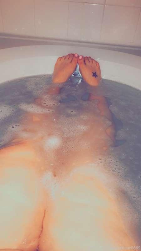 I need a pedi ASAP- who’s treatin 👀💕