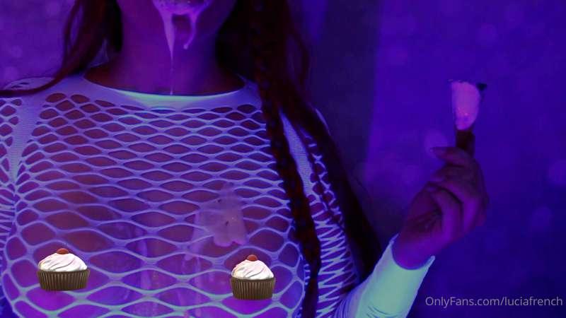 asmr NEW VIDEO!!
OH SO MESSY WITH MY ICE CREAM...
MOUTH SOUD..